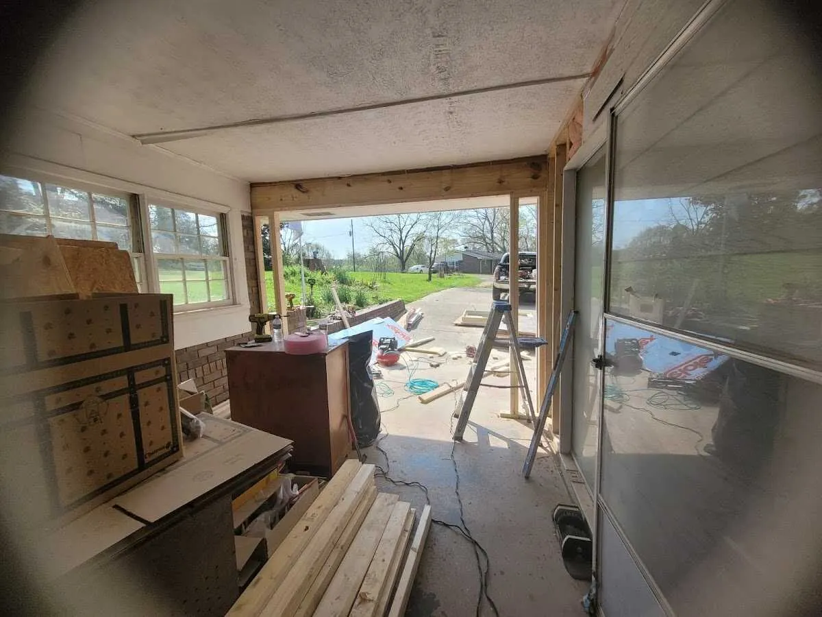 Air movers and dehumidifier for Water Mitigation Services in Findlay